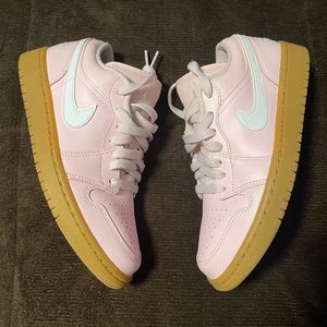 Women’s Jordan 1 Low Pink Gum 7.5